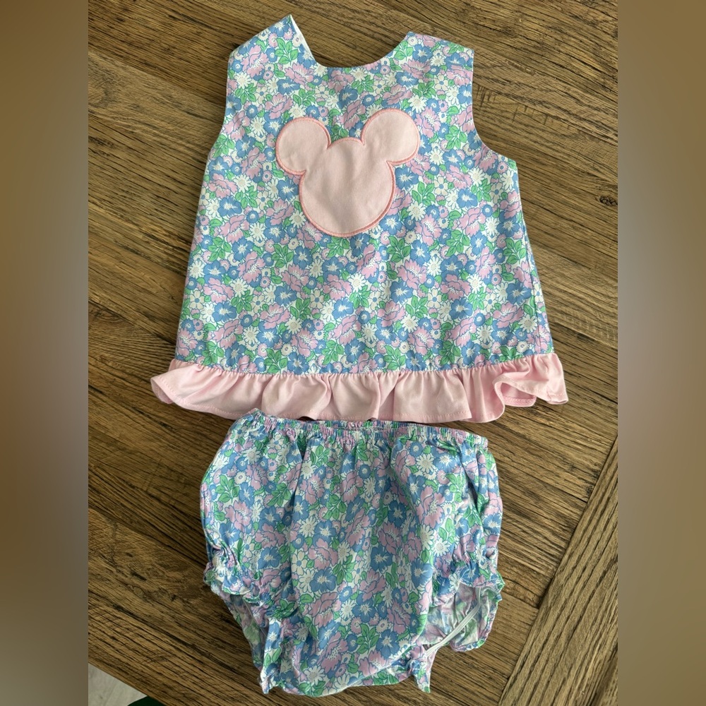 Stitchy Fish Floral Ruffle Top & Bloomers Set - Mouse-Inspired